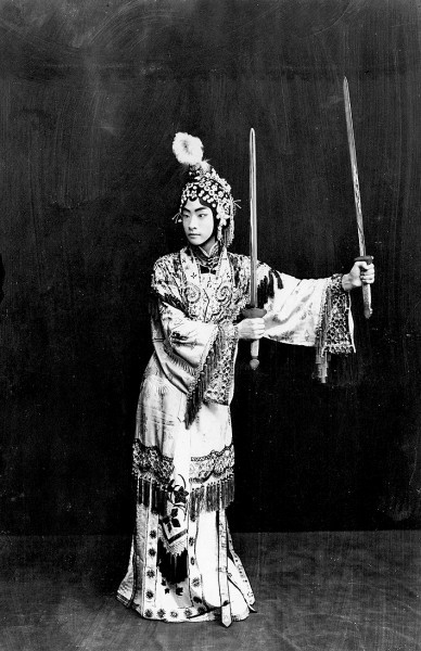 京剧行家的艺术东谈主生与永恒孝顺——悼念京剧群众程砚秋生日120周年